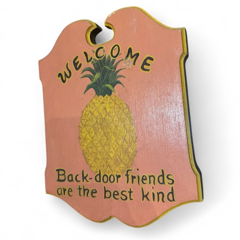 VTG Handmade pineapple Welcome “Back door friends are the best kind” wall Sign